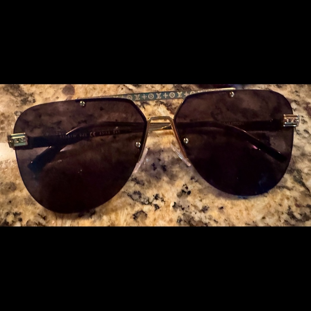 Designer-Style Women's Aviator Sunglasses - Black Lenses, Gold Frame